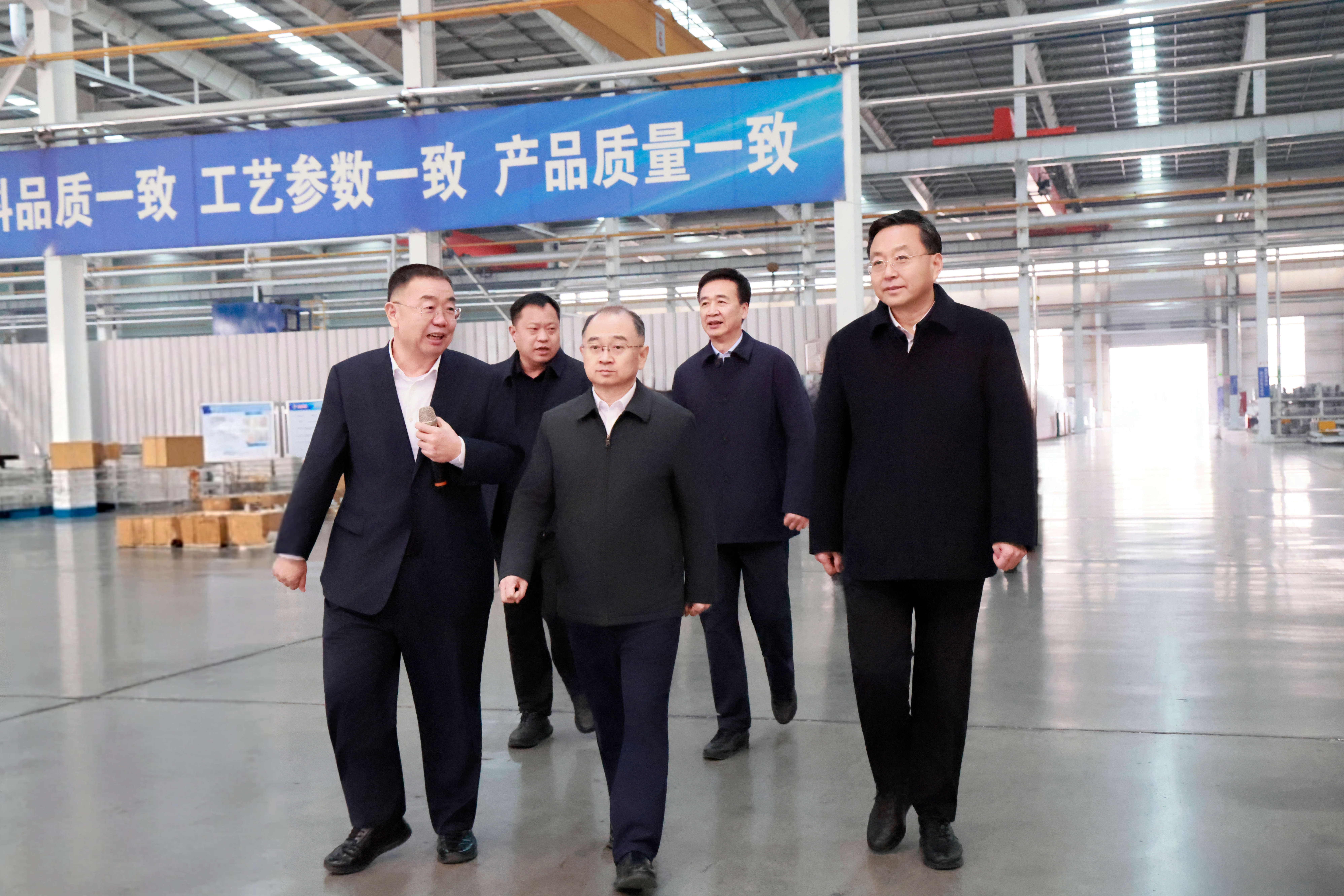 山东省政协副主席、滨州市委书记宋永祥，滨州市委副书记、市长李春田来pg赏金女王走访慰问并调研节日生产工作