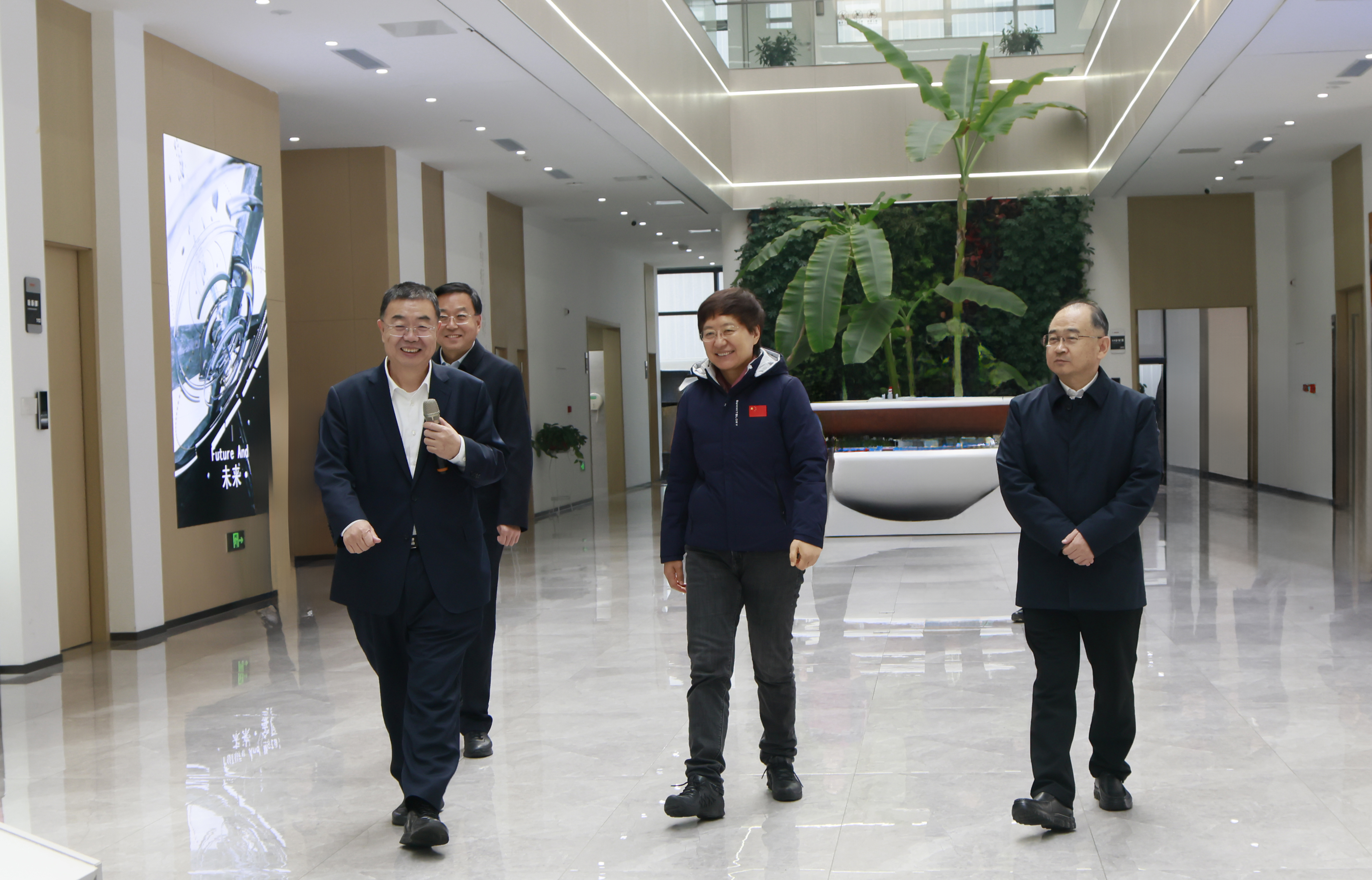 山东省人大常委会副主任、省工商联主席、省总商会会长王随莲带队来pg赏金女王调研